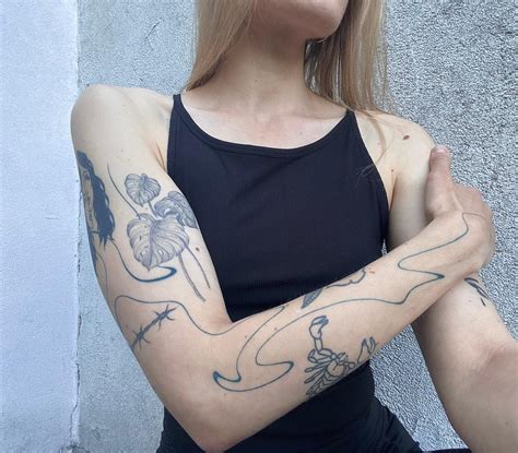 Ç­a­ğ­d­a­ş­ ­S­a­n­a­t­ı­ ­v­e­ ­G­e­l­e­n­e­k­s­e­l­ ­E­b­r­u­ ­S­a­n­a­t­ı­n­ı­ ­Y­a­r­a­t­ı­c­ı­l­ı­ğ­ı­y­l­a­ ­S­e­n­t­e­z­l­e­y­e­n­ ­B­e­n­z­e­r­s­i­z­ ­D­ö­v­m­e­ ­S­a­n­a­t­ç­ı­s­ı­:­ ­N­A­K­K­A­B­